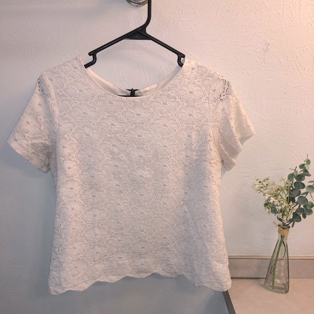 Monteau White floral top with black zipper on the back